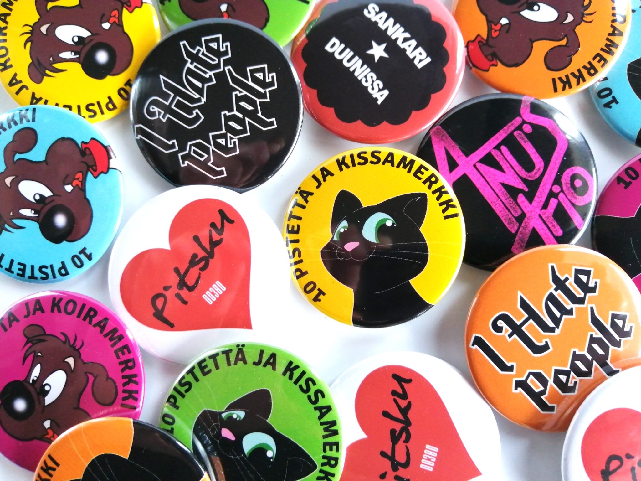 Pinssi magneetti omalla kuvalla