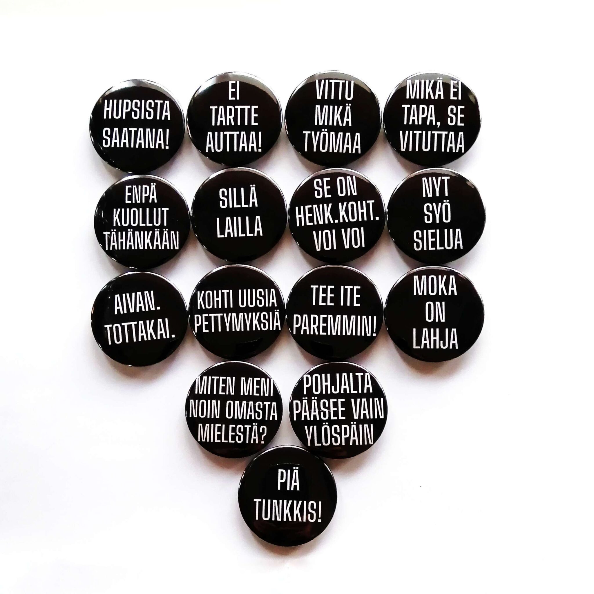 Sisuuntuminen rintanappi