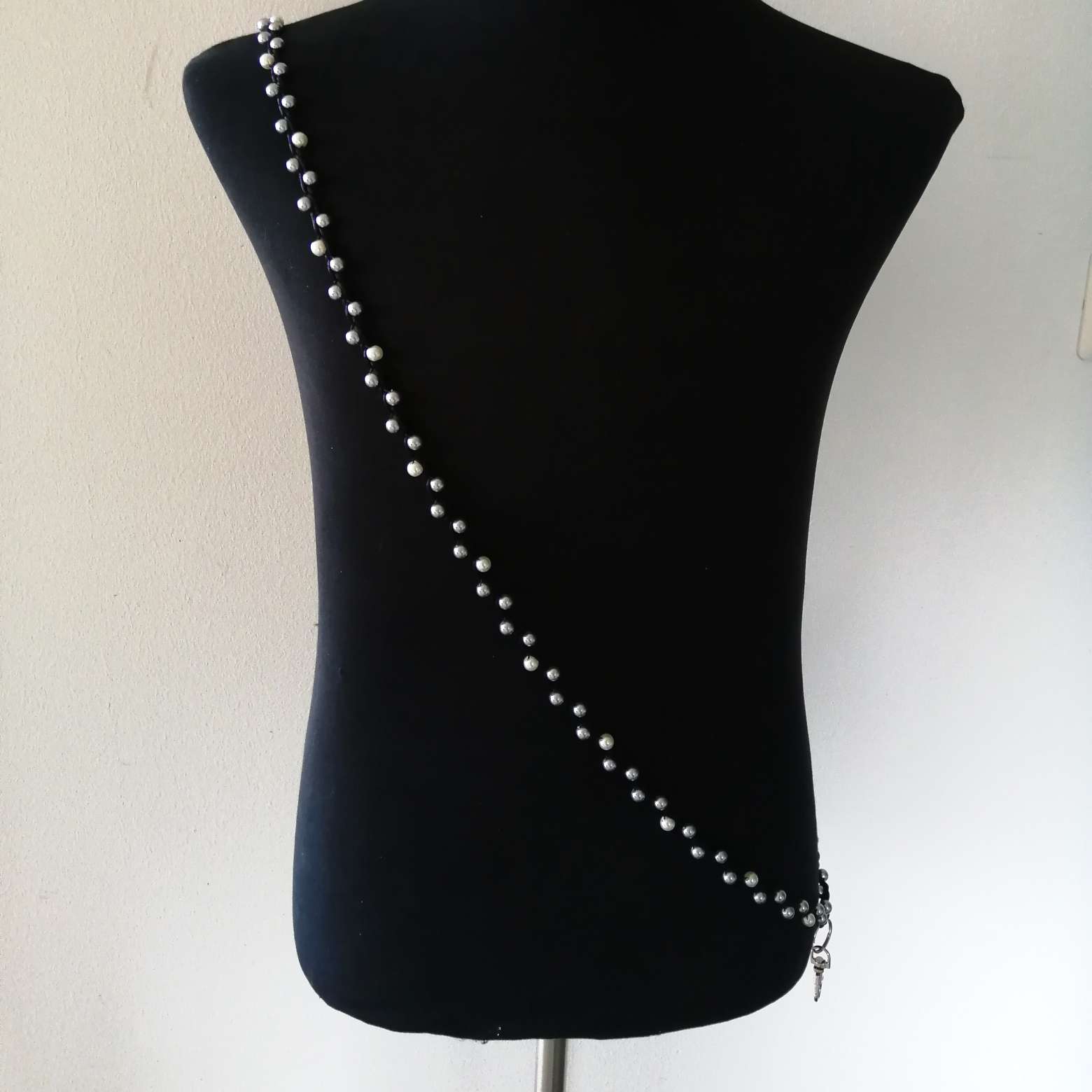 Olan yli avainnauha harmaavalkeahelmiäinen 162 cm - Image 3